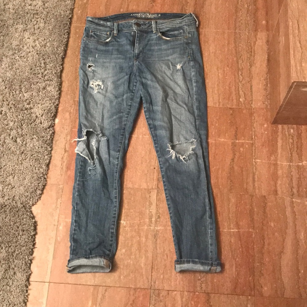 Distressed/ripped jeans